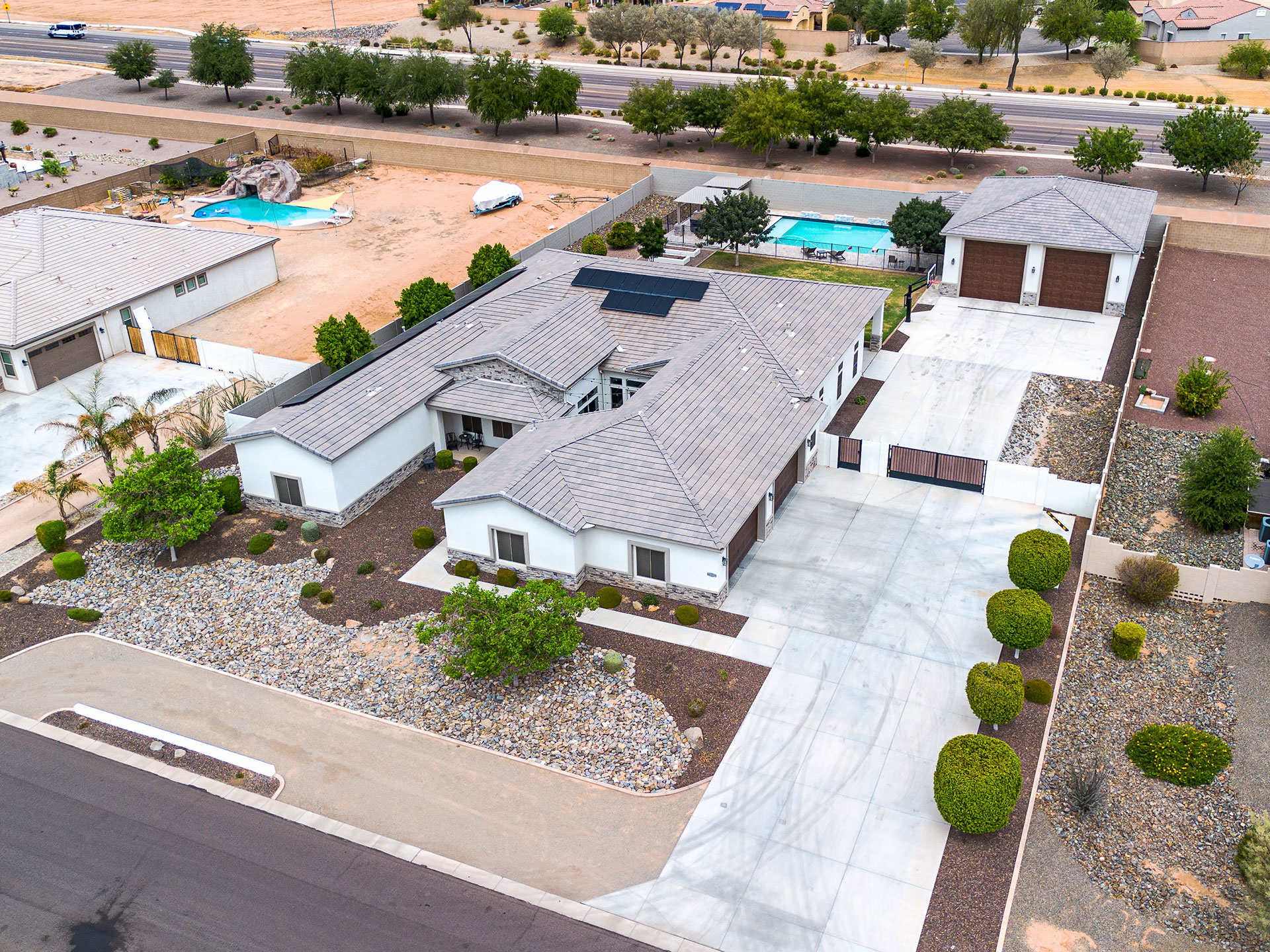 Desert Oaks RV Garage